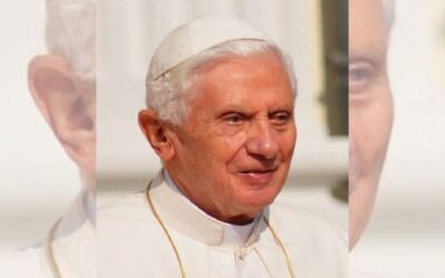 Rezamos por Benedicto XVI #RezamosContigoSin Autor