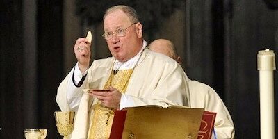 ¿Cómo que la misa es aburrida? Rapapolvo del cardenal Dolan desmontando con emoción esa excusa