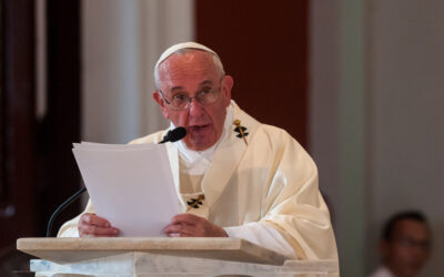 El Papa llama a rezar en Octubre el Rosario ante la situación difícil que vive la Iglesia