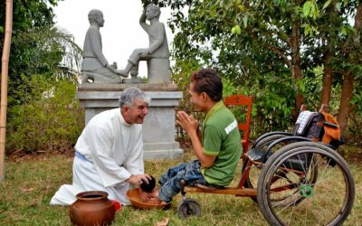 Entrevistamos al «obispo de la silla de ruedas» (mons. Enrique Figaredo).