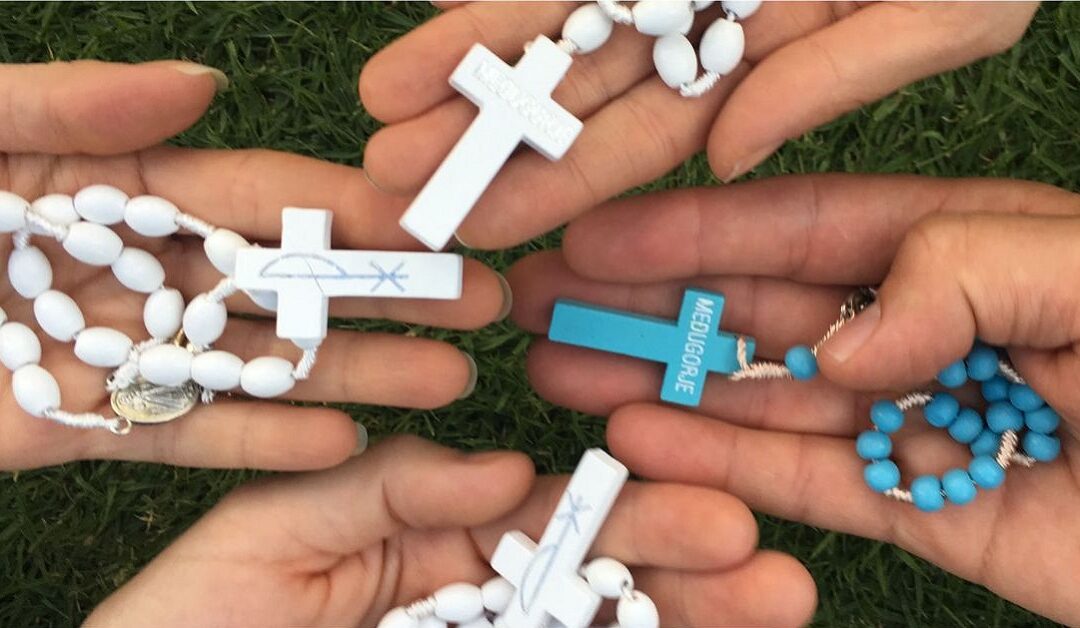 «Un millón de niños rezando el Rosario» por la paz mundialSin Autor