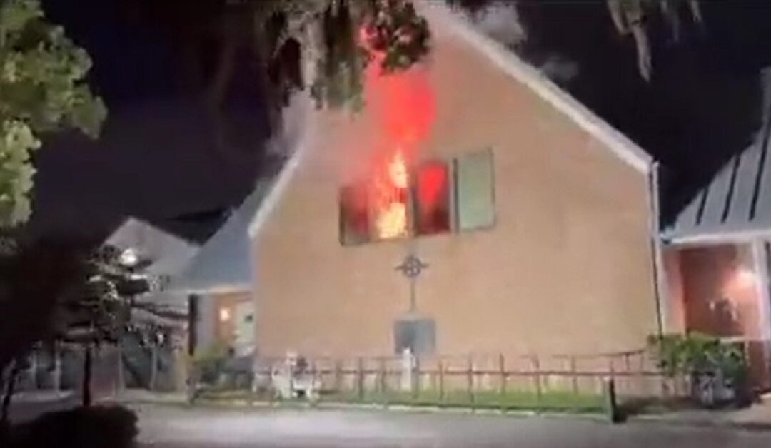 Arde una iglesia en FloridaSin Autor