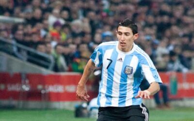 ¿Que hace Di María cuando se pone la camiseta?Sin Autor