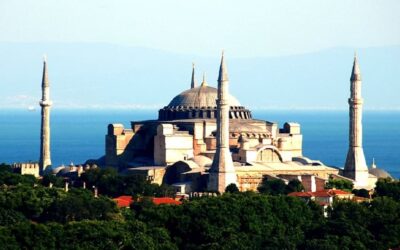 Un muerto en un tiroteo en una iglesia en Estambul durante la MisaSin Autor