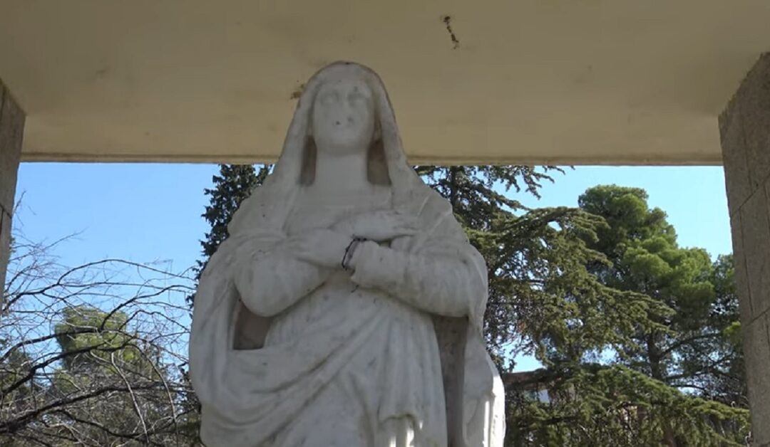 Grupo de jóvenes restauran la Virgen Blanca de MoncloaSin Autor