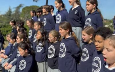 Luispo y el Coro de El Pinar canta a la Virgen de MontserratSin Autor