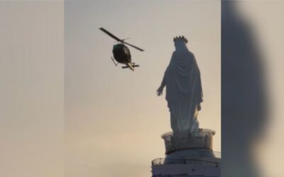 El ejército arroja flores sobre la Virgen del LíbanoSin Autor