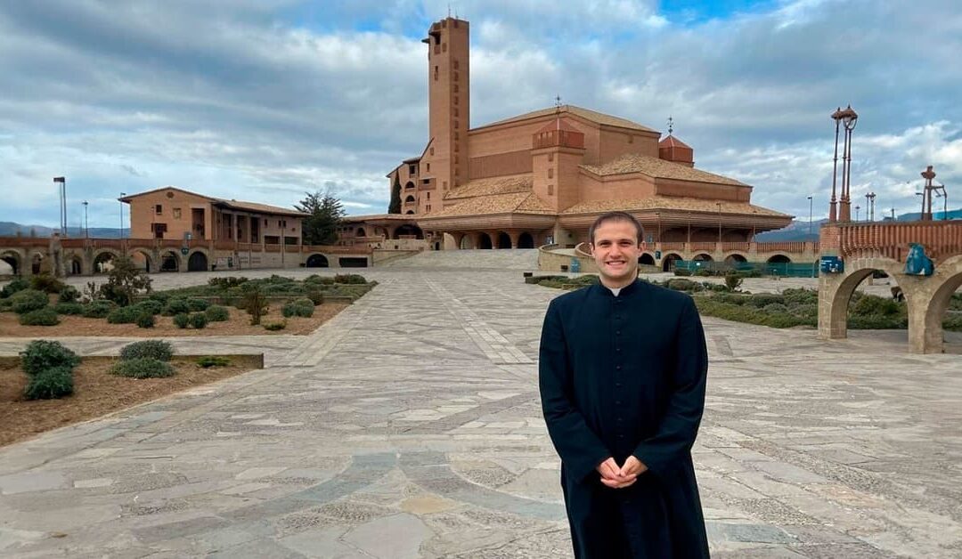 «Ayuda a sembrar el mundo de sacerdotes»Sin Autor