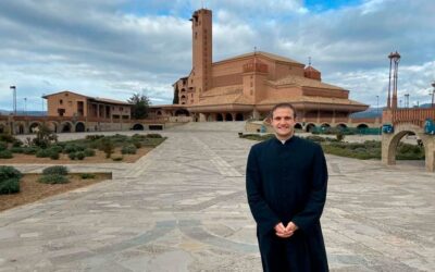 «Ayuda a sembrar el mundo de sacerdotes»Sin Autor