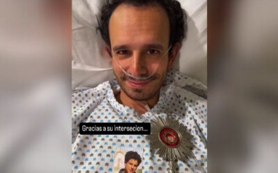 Atribuye su curación a Carlo AcutisSin Autor