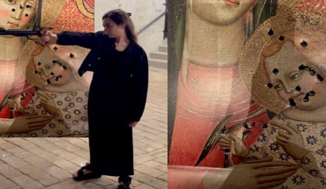 Dimite la política que disparó a una imagen de la VirgenSin Autor