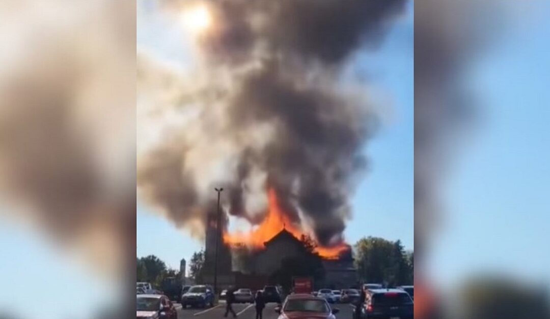 Arde una iglesia en CanadáSin Autor