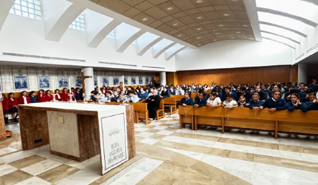Profanan las Sagradas Formas de un colegio en SevillaSin Autor