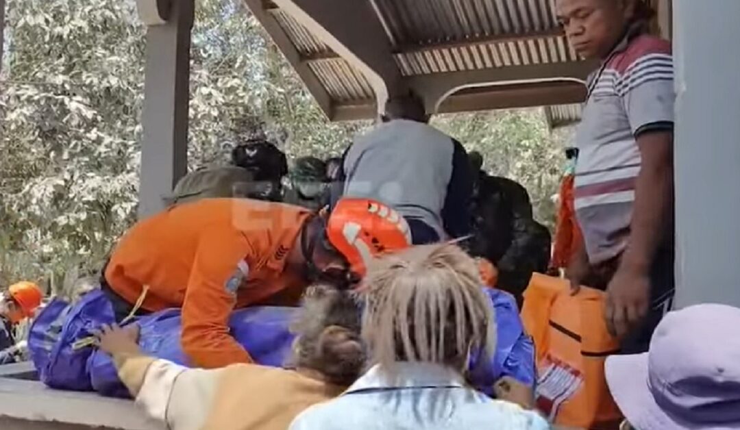 Rezamos por víctimas de volcán en Indonesia #RezamosContigoSin Autor