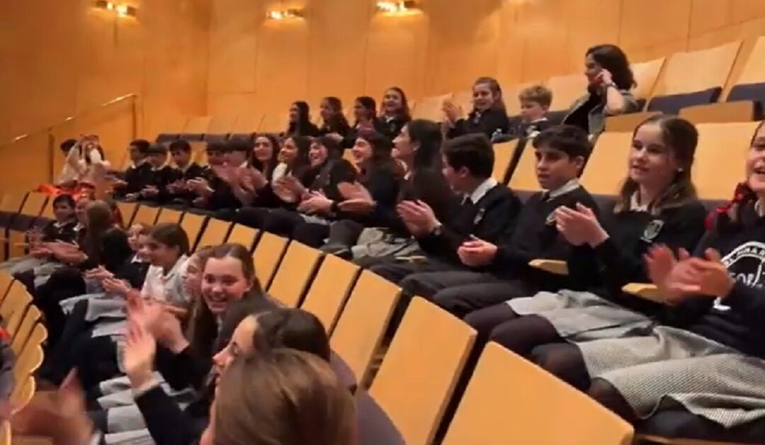 «Los Pequeños» | Colegio El Pinar ft LuispoSin Autor