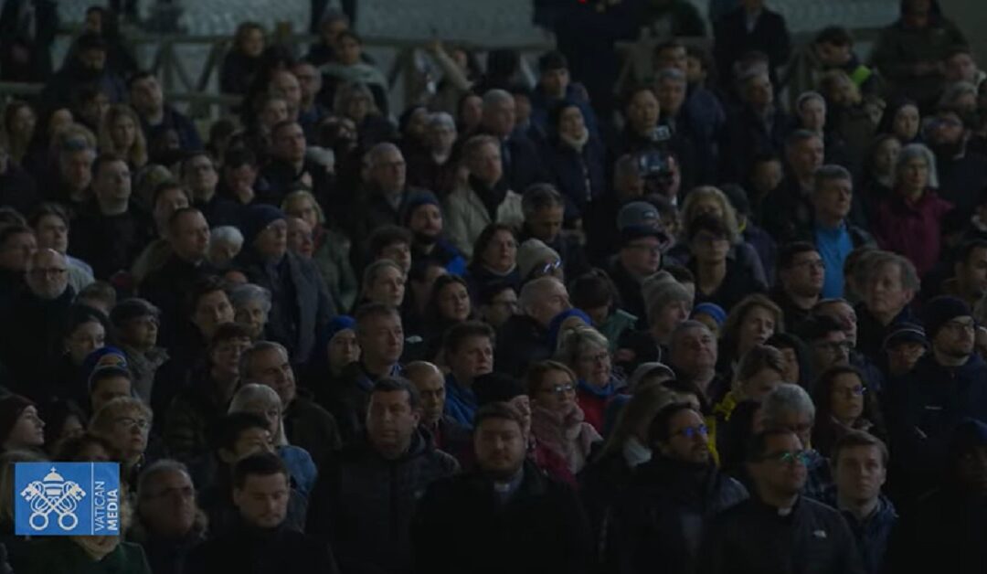 Por segundo día Roma reza un Rosario por el PapaSin Autor