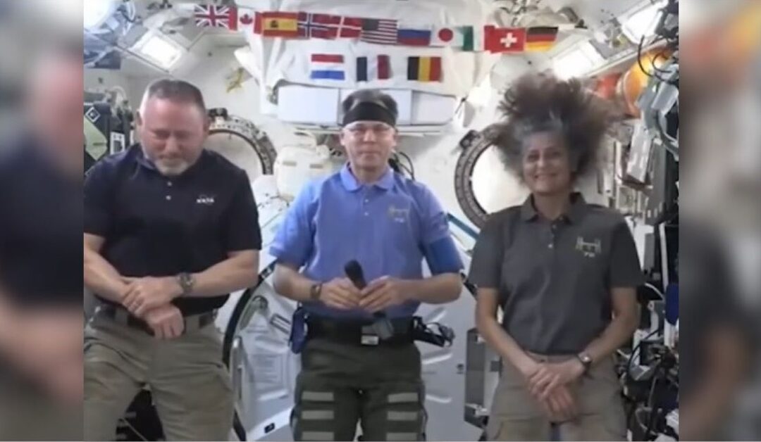 Astronauta atrapado en el espacio proclama su feSin Autor