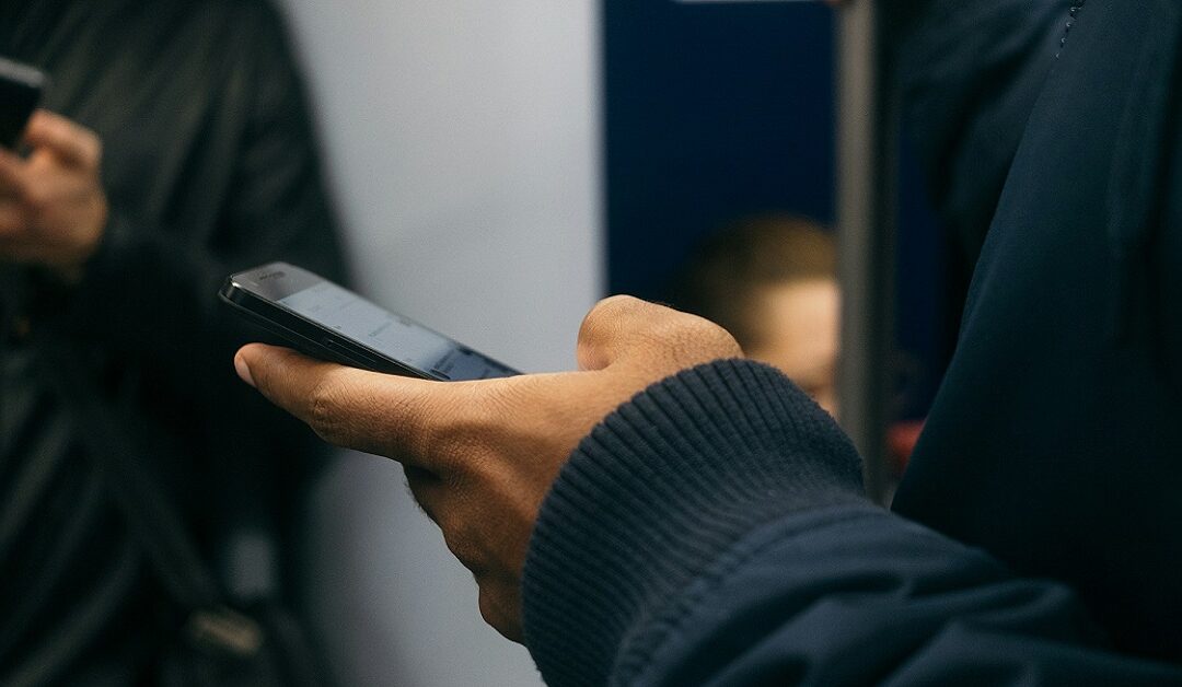 Jóvenes, fe y pantallas: Seguir a Jesús sin filtrosSin Autor
