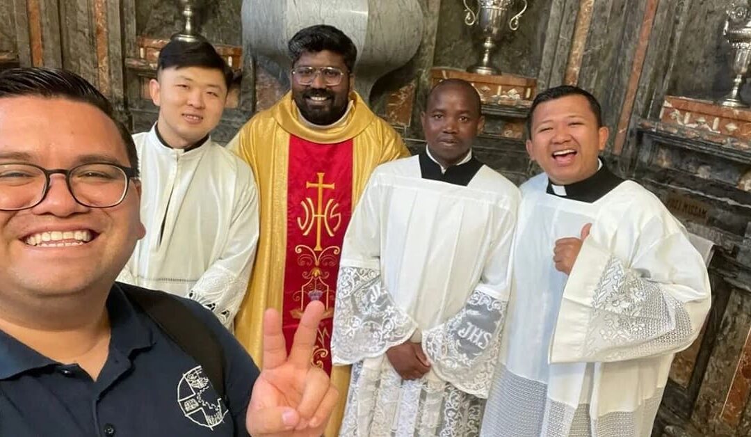 Tres chinos del Seminario Bidasoa pasarán el verano en parroquias de MadridSin Autor