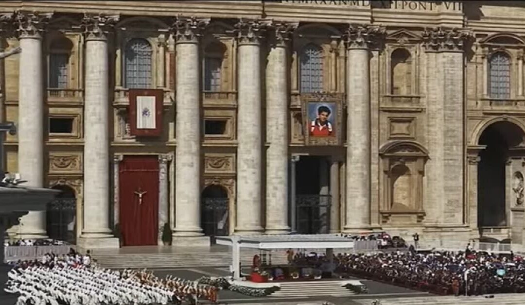 Pinceladas de la ceremonia de canonización de Acutis y FrassatiSin Autor