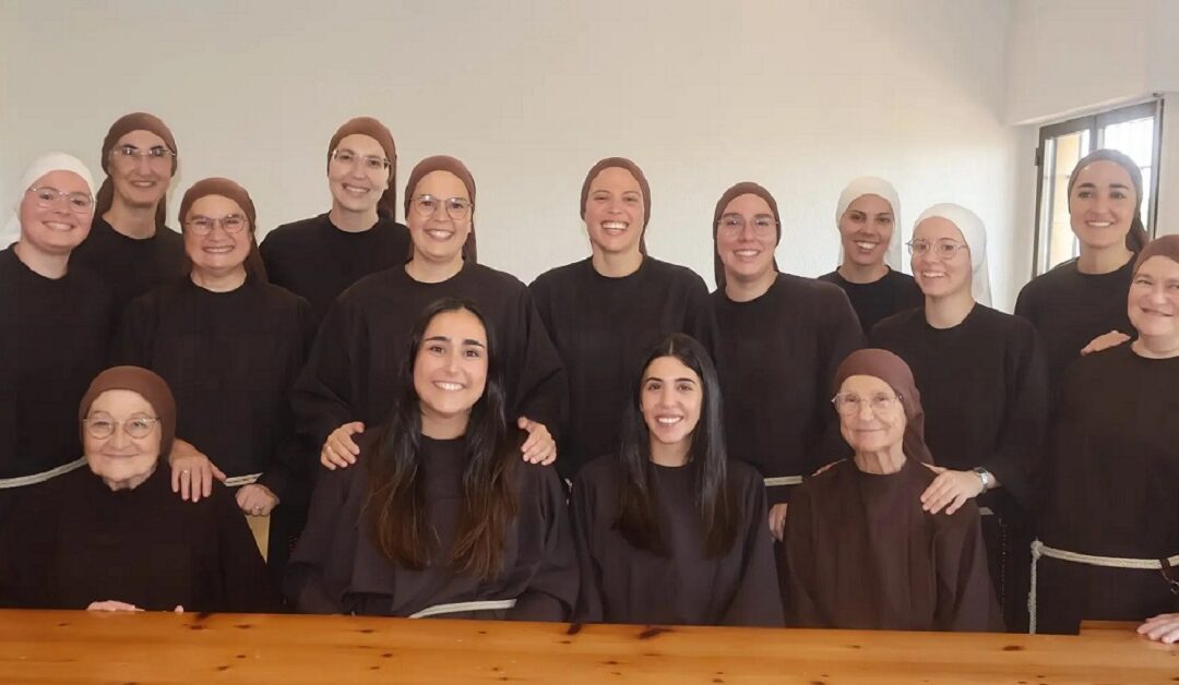 Dos nuevas Hermanas Pobres de Santa Clara en AlgezaresSin Autor