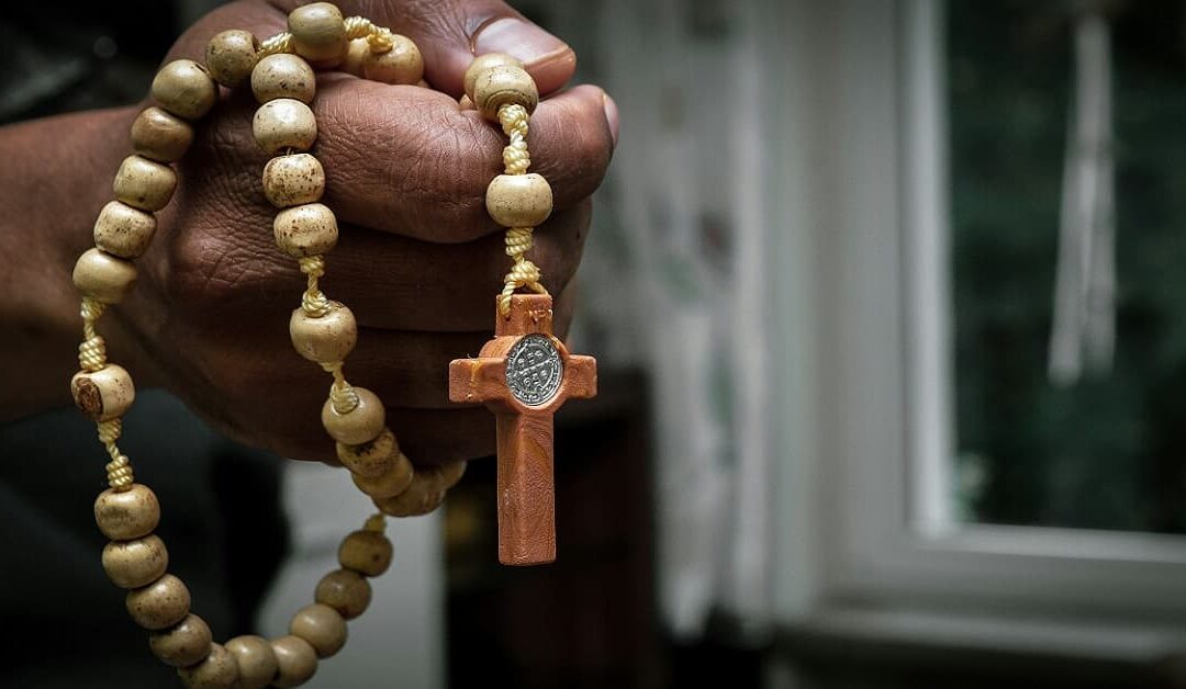 El Papa nos pide rezar el Rosario por la paz en octubreSin Autor