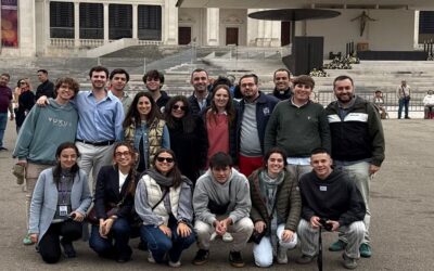 Jóvenes Católicos Peregrina a FátimaSin Autor