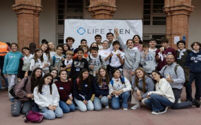 Más de 2000 jóvenes en Adoración en la Sagrada FamiliaSin Autor