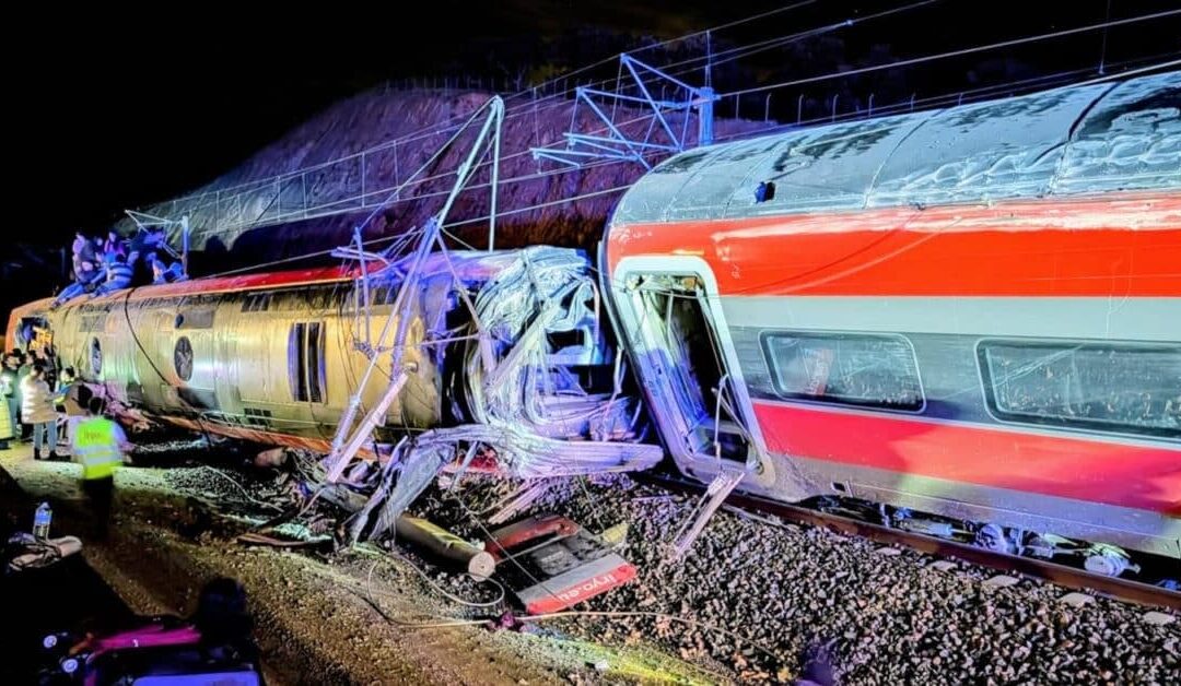 Rezamos por los afectados por descarrilamiento de 2 trenes #RezamosContigoSin Autor