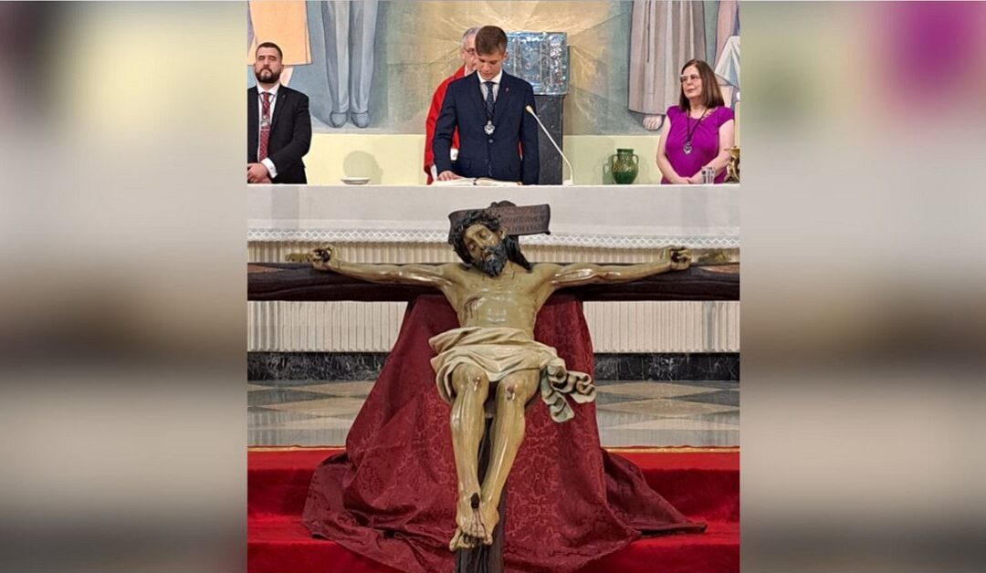 De la Ceniza a la Gloria: El Despertar del Joven CofradeSin Autor