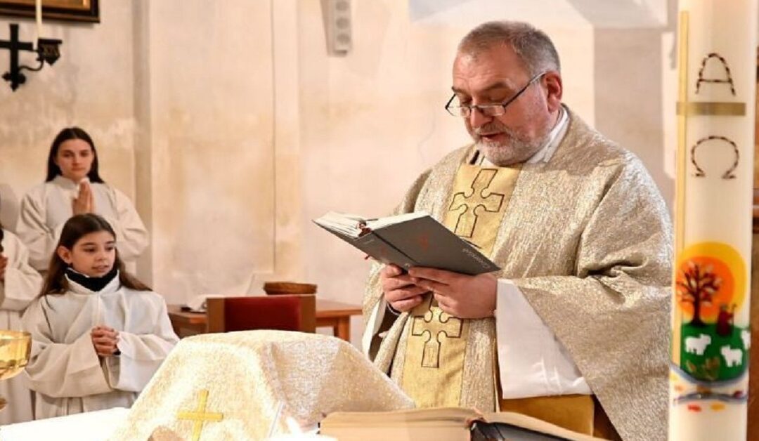 El P. Raimund Beisteiner muere durante la MisaSin Autor